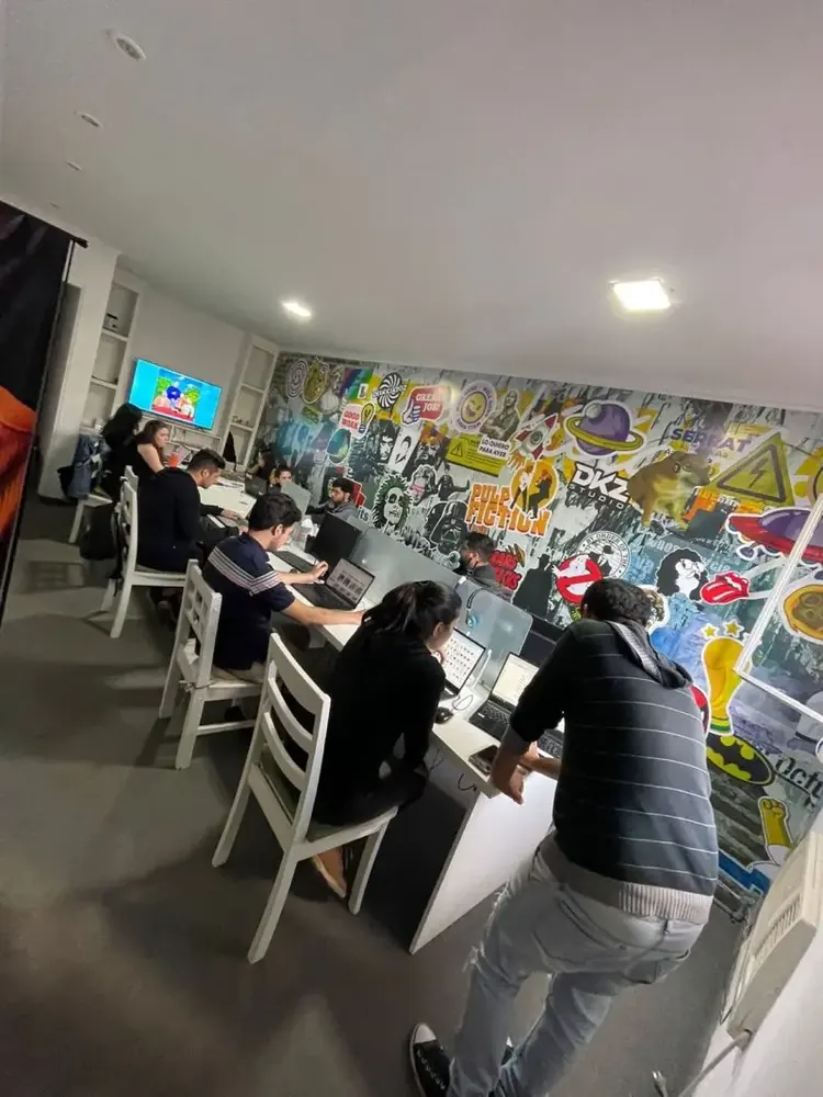 Equipo de DKZ Studio en una sesión de consultoría y asesoramiento en Murcia