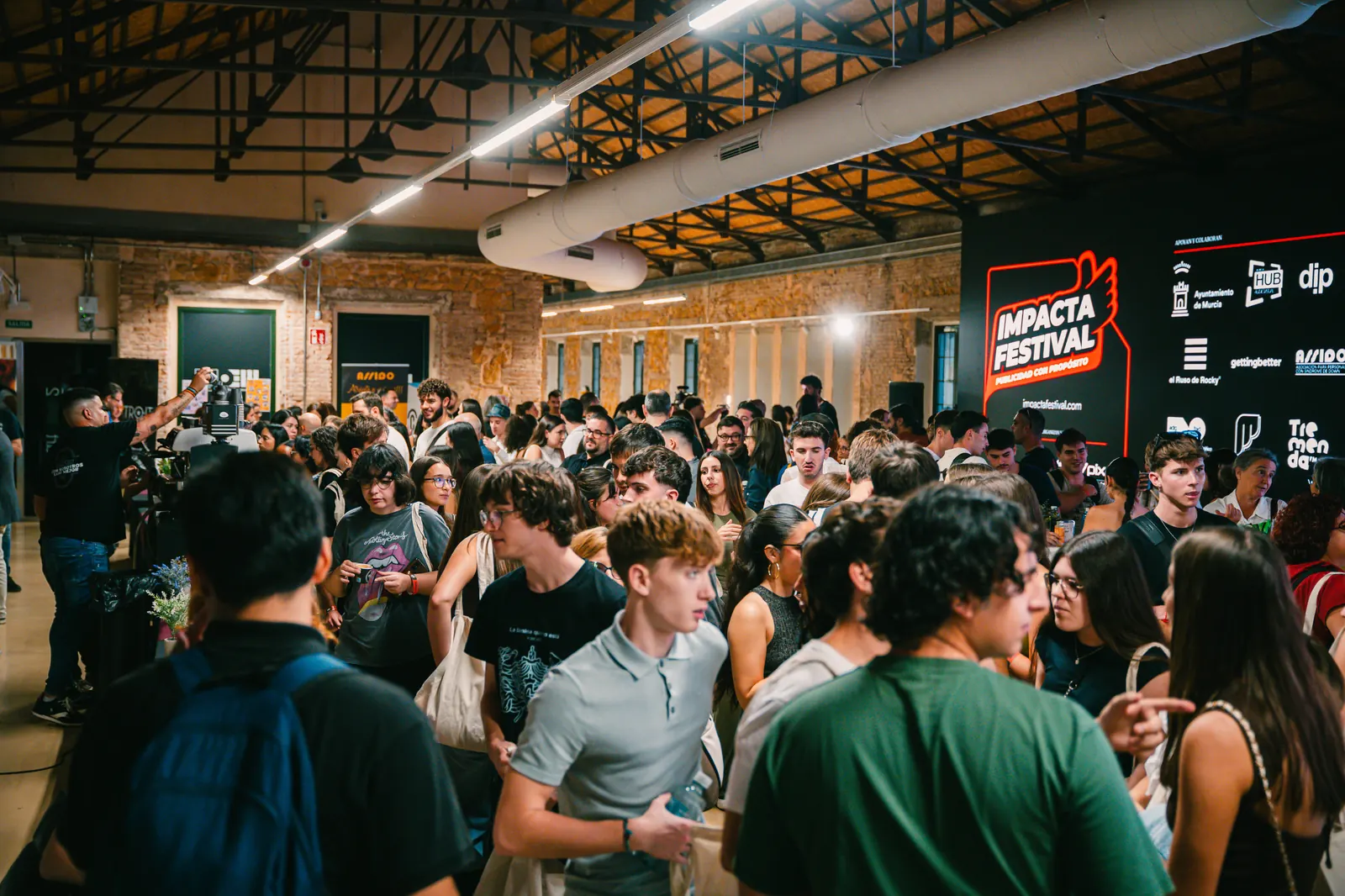 Networking durante Impacta Festival, publicidad con propósito, en Murcia