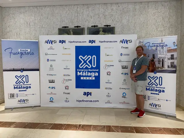 Photocall del congreso nacional de Málaga con roll-ups y logos de patrocinadores · DKZ Studio, Murcia
